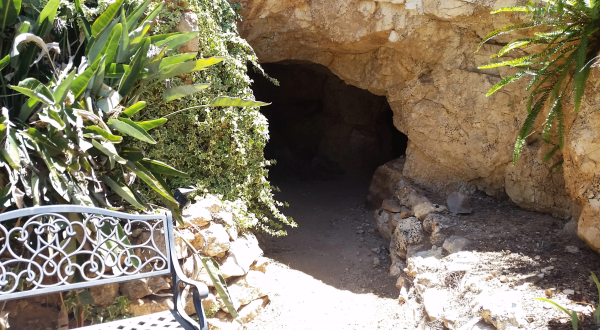 You’ll Never Forget A Trip Through This Old Gem Mine In Southern California