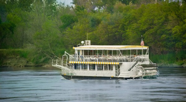 This Floating Restaurant Has Some Of The Most Enchanting Waterfront Views In Nebraska