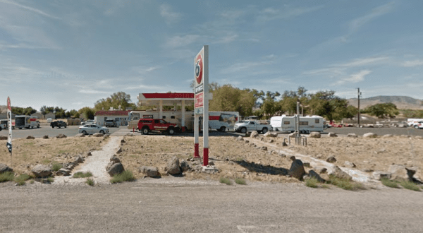The Best Pizza In Nevada Actually Comes From A Small Town Gas Station