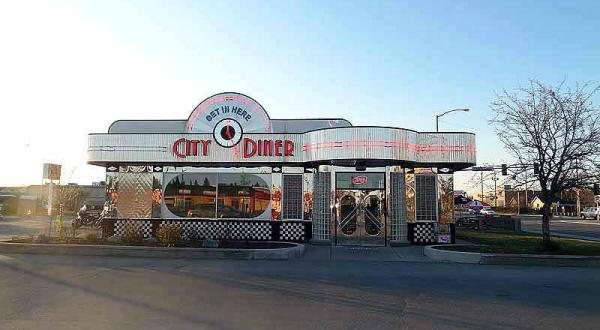 You’ll Absolutely Love This 50s Themed Diner In Alaska