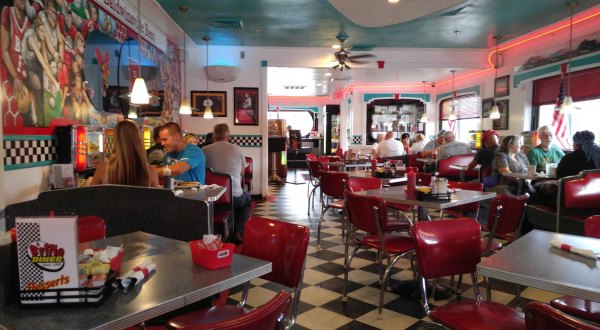 You’ll Absolutely Love This 50s Themed Diner In New York