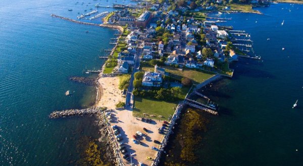 The Tiny Beach Town In Connecticut You’ve Never Heard Of But Need To Visit
