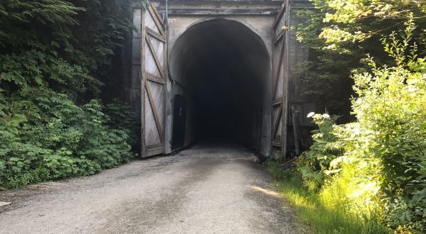 This Amazing Hiking Trail In Washington Takes You Through An Abandoned Train Tunnel