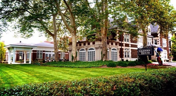 You’ll Never Forget Your Stay At This Incredible Mansion Right Here In Cleveland