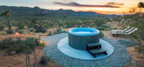 This Epic Hot Tub Hideway In The Middle Of Nowhere Is The Stuff Of Bucket List Dreams