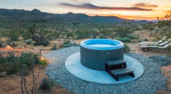 This Epic Hot Tub Hideway In The Middle Of Nowhere Is The Stuff Of Bucket List Dreams