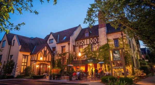 This Enchanting English Garden Hotel In Illinois Looks Like A Shakespearean Mansion