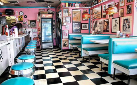You’ll Absolutely Love This '50s-Themed Diner In Indiana