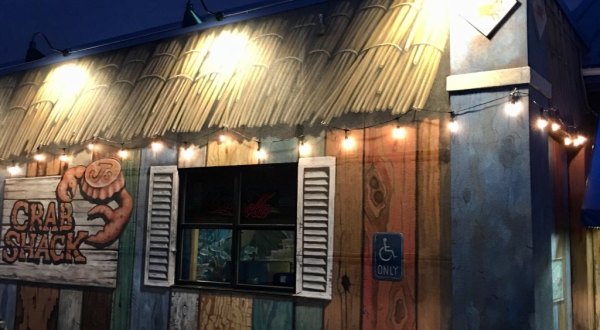 The One Funky Crab Shack In Connecticut You Won’t Find At The Beach