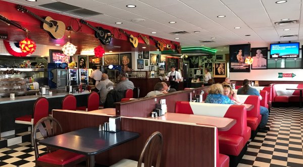 You’ll Absolutely Love This 50s Themed Diner In Nevada