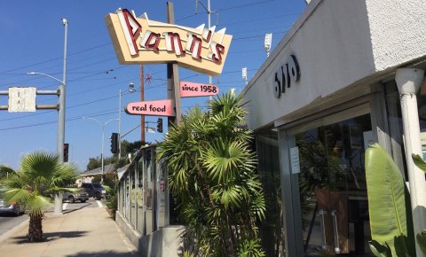 You’ll Absolutely Love This 50s Themed Diner In Southern California