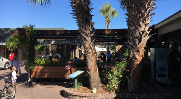 The Beloved Beach-Themed Restaurant In South Carolina That’s So Worth The Wait