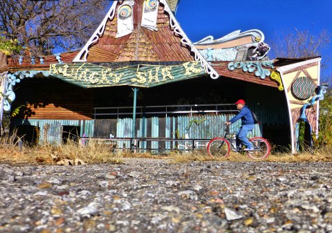 Everyone In Kansas Should See What’s Inside The Gates Of This Abandoned Theme Park