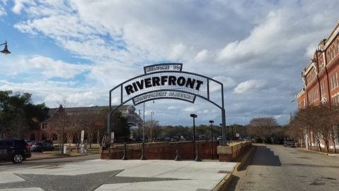 The Lively Riverfront Park In Alabama That's Perfect For A Day Trip