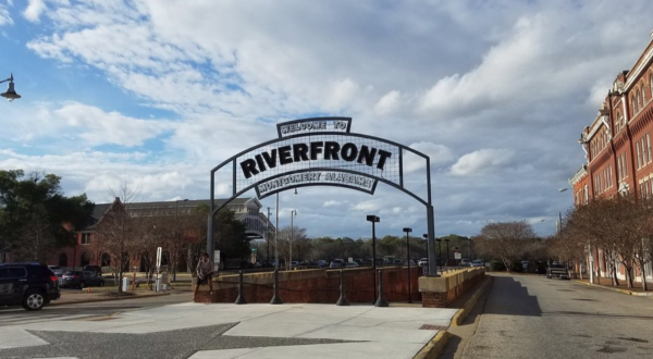 The Lively Riverfront Park In Alabama That’s Perfect For A Day Trip