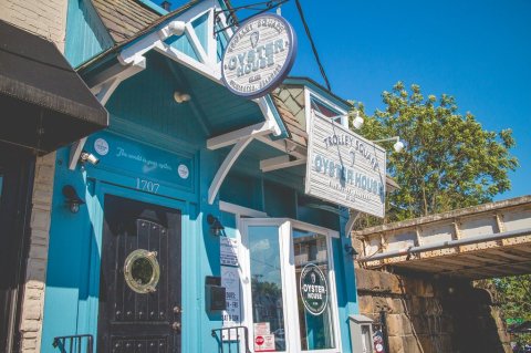 Dive Into Delaware's 10 Best Oyster Bars For An Unforgettable Meal