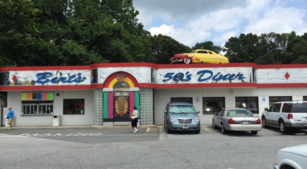 You’ll Absolutely Love This 50s Themed Diner In Maryland