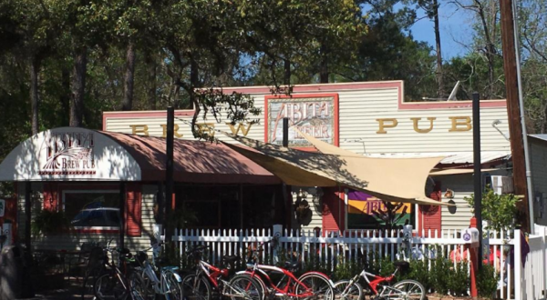 This Small Town Louisiana Pub Has Some Of The Best Food In The South