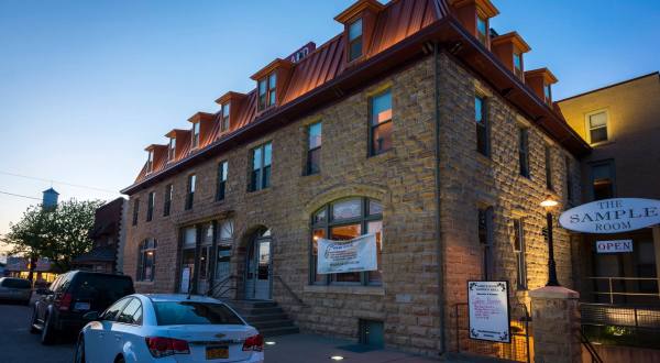 The History Behind This Remote Hotel In Kansas Is Both Eerie And Fascinating