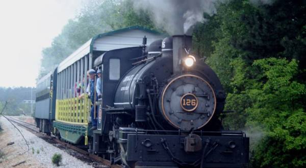 A Ride Aboard This Old-Fashioned Train In South Carolina Will Take You Back In Time