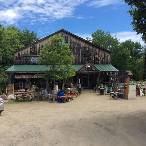 Everyone In Maine Should Visit This Amazing Antique Barn At Least Once