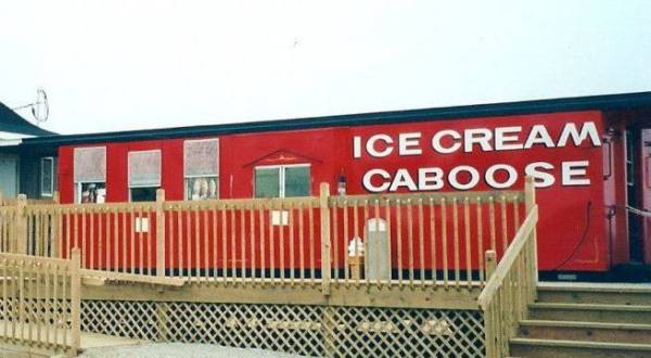 The Delightful Ice Cream Shop In Michigan That’s Tucked Away In A Train Car