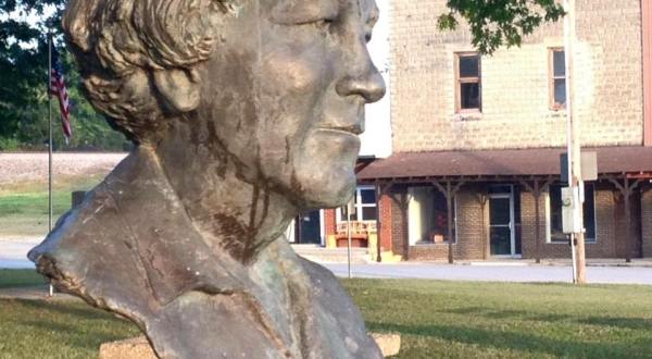 You’ll Fall In Love With This Tiny Missouri Town With A Rich Literary History