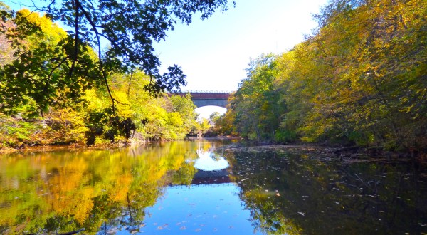 The Beautiful Bridge Hike In Massachusetts That Will Completely Mesmerize You