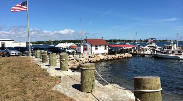If You Love Lobster, You’ll Want To Visit This Tiny Village In Connecticut
