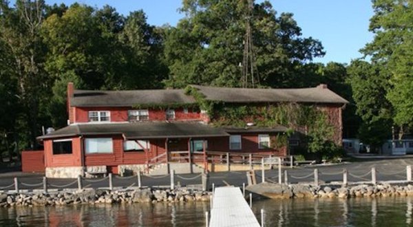 The Remote Cabin Restaurant In Indiana That Serves Up The Most Delicious Food