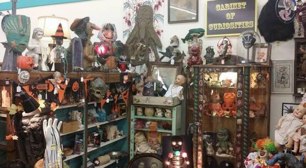 The Creepy Yet Amazing Antique Store In Cleveland Where You’ll Find Loads Of Buried Treasures
