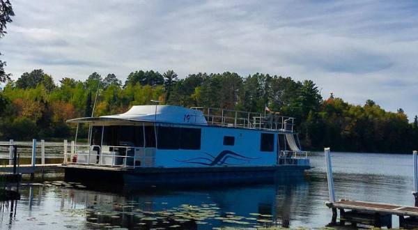 Get Away From It All With A Stay In These Incredible Minnesota Houseboats