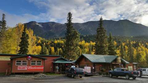 The Remote Cabin Restaurant In Alaska That Serves Up The Most Delicious Food