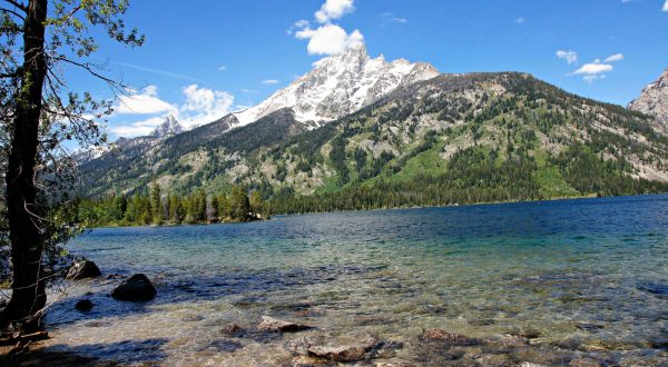 The Crystal-Clear Water In This Wyoming Lake Is Ranked Among The Top In The World