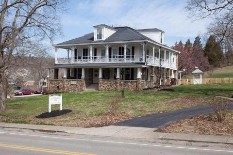 The Brand New Bed And Breakfast Near Cincinnati That's Perfect For A Getaway