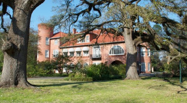This Louisiana Castle Hiding In Plain Sight Is What Fairytales Are Made Of