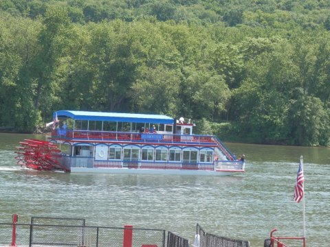 Spend A Perfect Day On This Old-Fashioned Paddle Boat Cruise In Pennsylvania