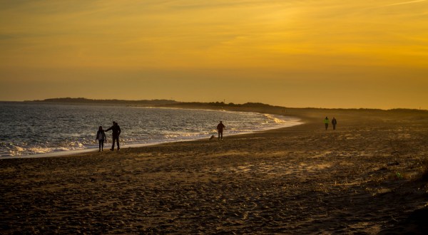 The Best Beach Walk In The State Is Hiding In This Coastal Rhode Island Town