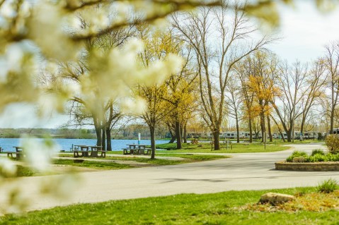 10 Camping Resorts In Illinois You'll Never Want To Leave