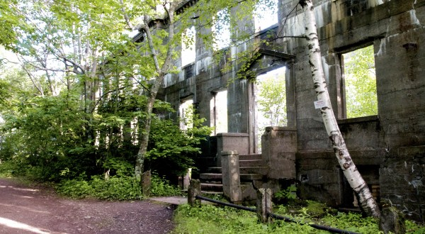 The Spooky New York Hike That Will Lead You Somewhere Deserted