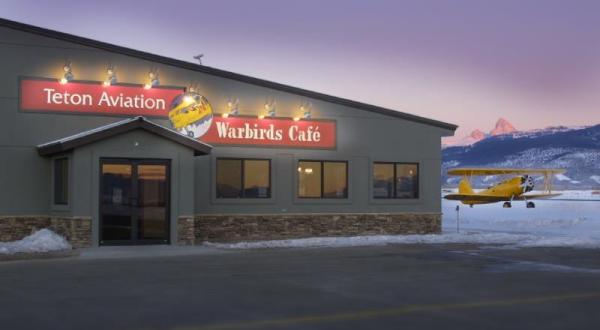 You Can Watch Planes Land At This Underrated Restaurant In Idaho