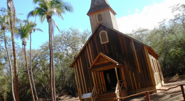 Most People Have Long Forgotten About This Vacant Ghost Town In Rural Hawaii