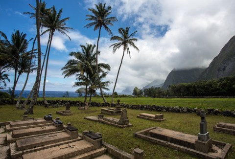 The Story Behind These Ghost Town Cemeteries In Hawaii Will Chill You To The Bone