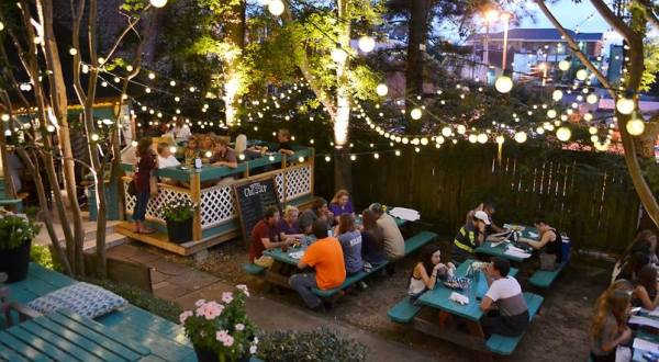 This Garden Restaurant May Be The Most Enchanting Place To Eat In All Of Mississippi