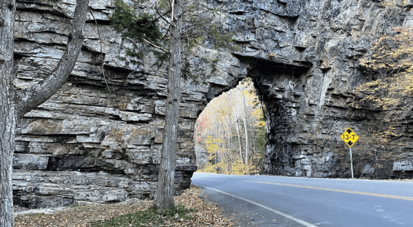 Few People Know This Beautiful Natural Tunnel In Tennessee Even Exists