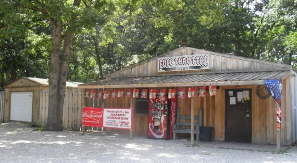 This Remote Roadhouse In Illinois Serves Epic Bloody Marys You Have To Try