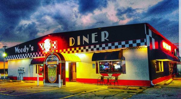 You’ll Absolutely Love This 50s Themed Diner In Illinois