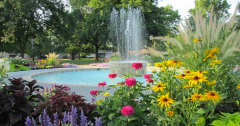 8 Magnificent Parks And Gardens In Kansas Where You Can Surround Yourself With Flowers