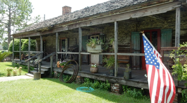 The Remote Cabin Restaurant Just Outside of New Orleans That Serves Up The Most Delicious Food