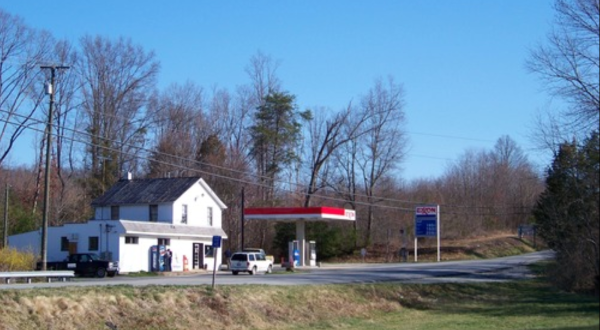 The Best Fried Chicken In Virginia Actually Comes From A Small Town Gas Station